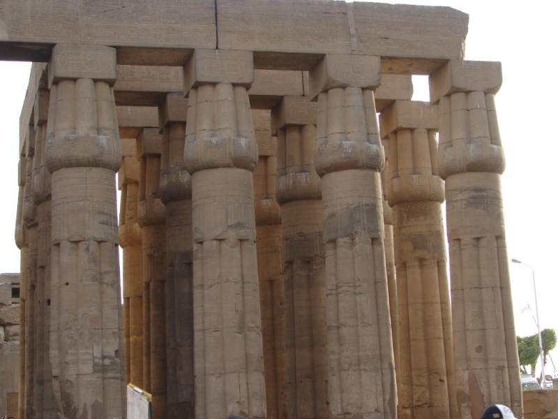 2008/03(March)/AroundTheWorld/Egypt/Luxor/800x600_second section of temple the Colonnade.jpg